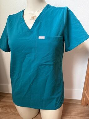Figs Teal Women’s Medium  V-Neck Medical Scrub Top